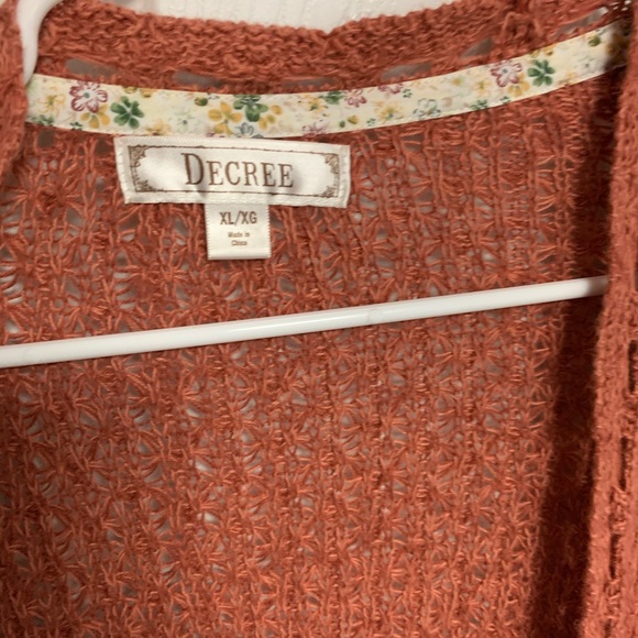 Beautiful rust/coral scalloped cardigan - Picture 2 of 4